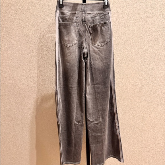 NWOT HALARA Gray Wide Leg Pants with White Stripes - Picture 6 of 9